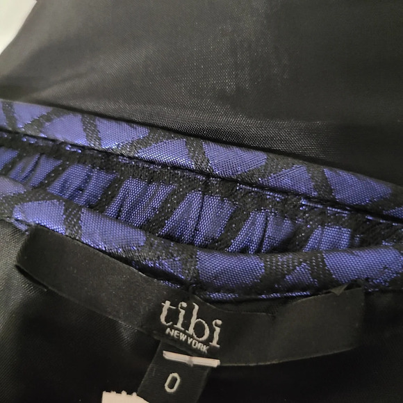 Tibi Quilted Front Hem Scalloped Mini Skirt Metallic Blue Size 0 - Picture 4 of 9